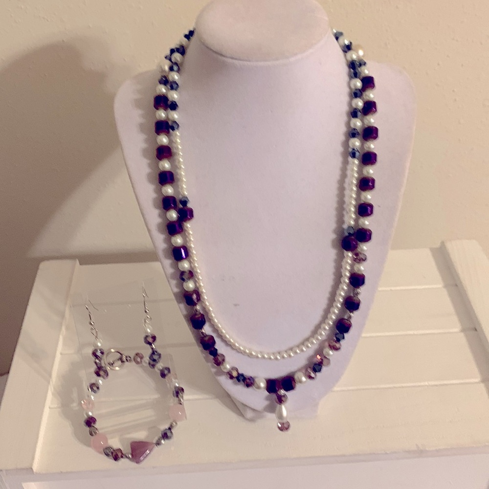 Pearl and purple beaded necklace set.